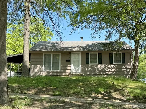 7775 Paddington Dr, Saint Louis, MO 63121
