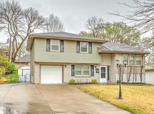 8725 N Charlotte St, Kansas City, MO 64155
