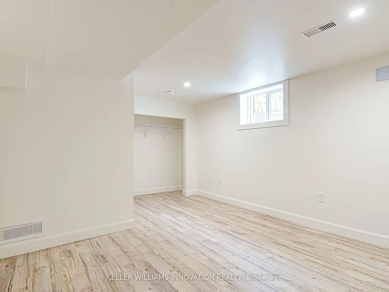 81 Culver Cres #B — Photo 26