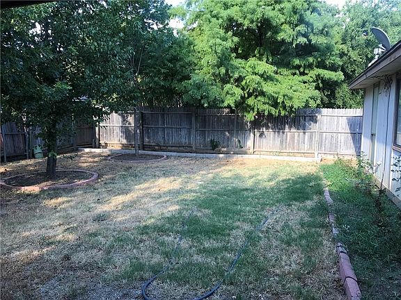 5th image of 2319 Brookdale Dr