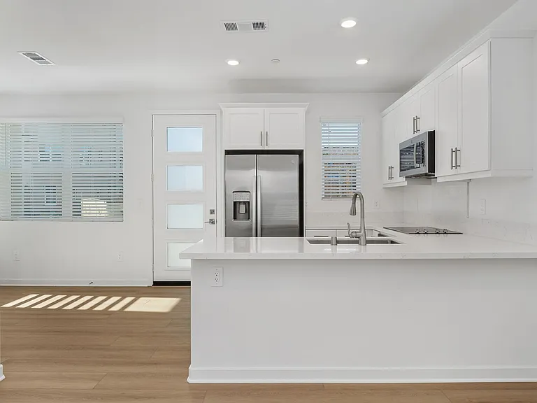 2638 E Lincoln Paseo — Photo 8