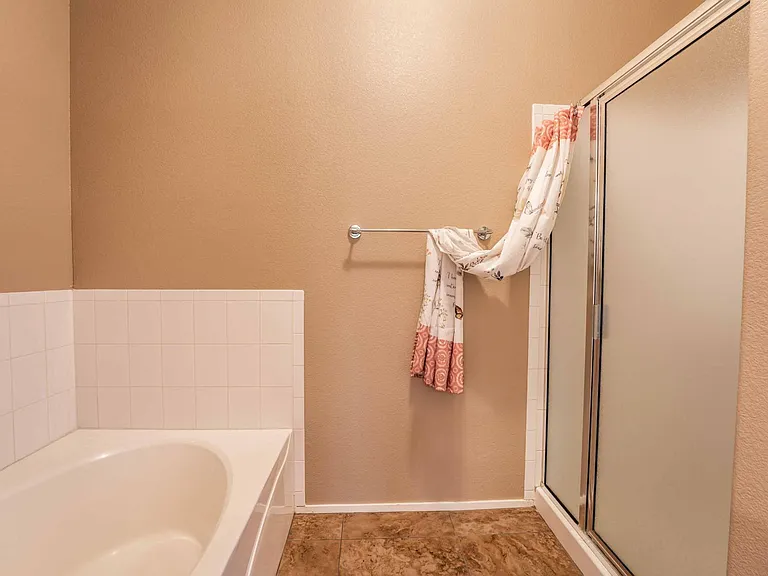2000 Quartz Cliff St #104 — Photo 17