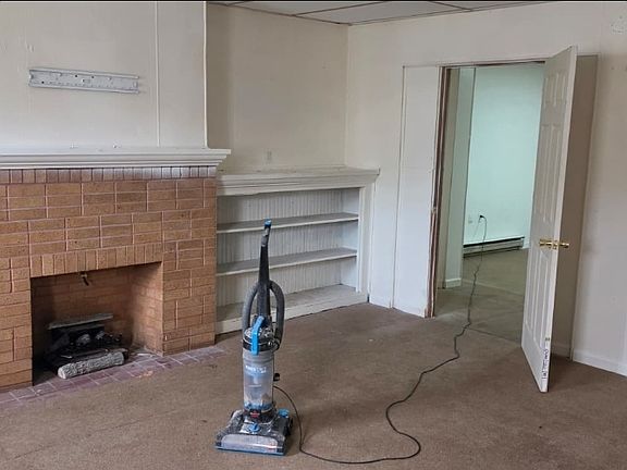 4th image of 236 S Oak St #5