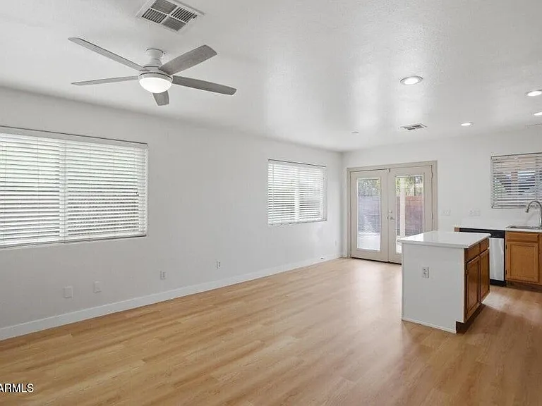 2901 W Irma Ln — Photo 5