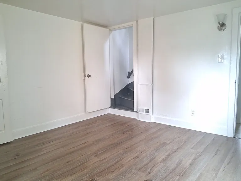 213 Cohansey St — Photo 12