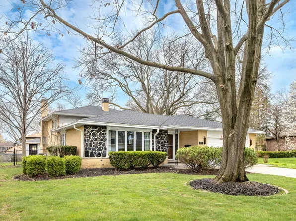 7932 Grant St, Darien, IL 60561