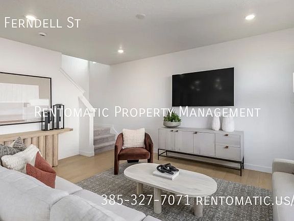 3rd image of 111 E Ferndell St