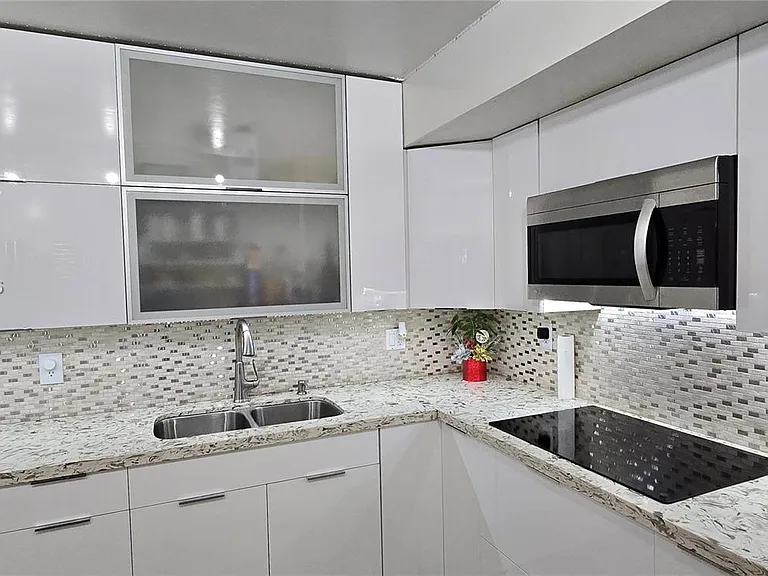 1345 W 41st St #6 — Photo 13
