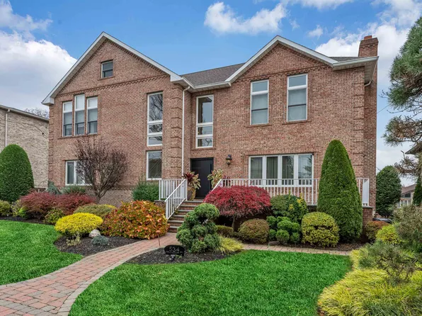 534 Brandon Place image 1 of 44