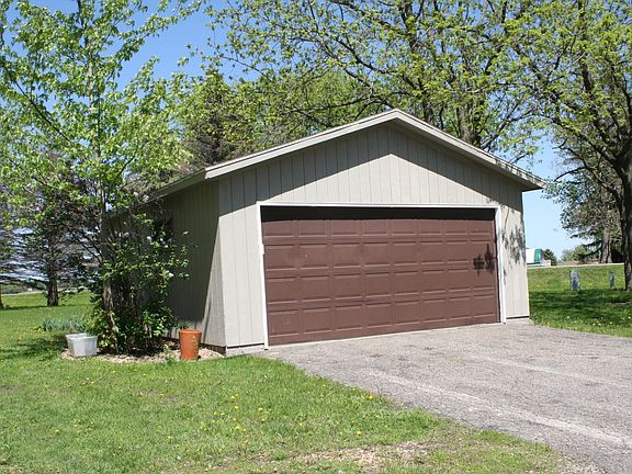 3rd image of 14475 Woodville Dr