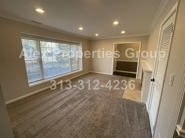 31045 Sheridan Dr — Photo 3