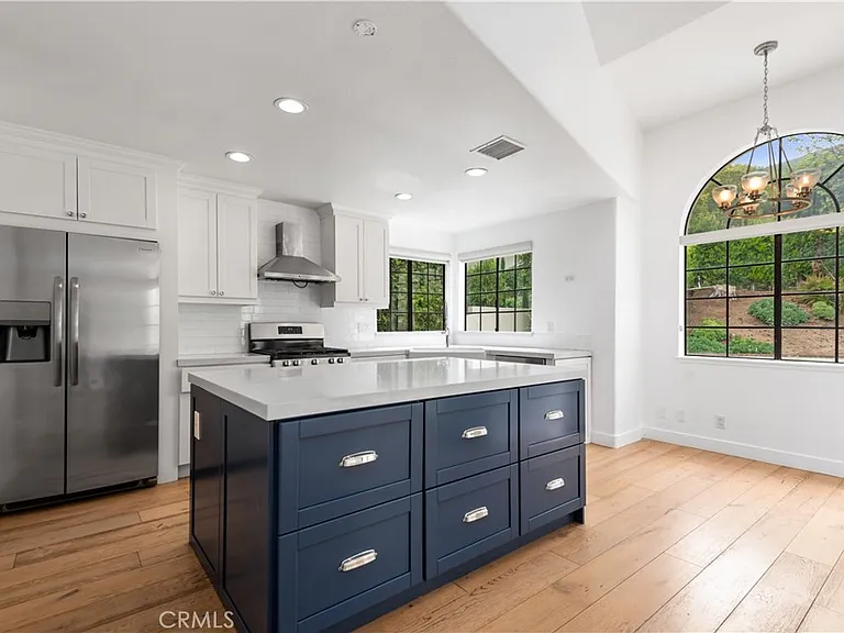729 Maywood Ct — Photo 11
