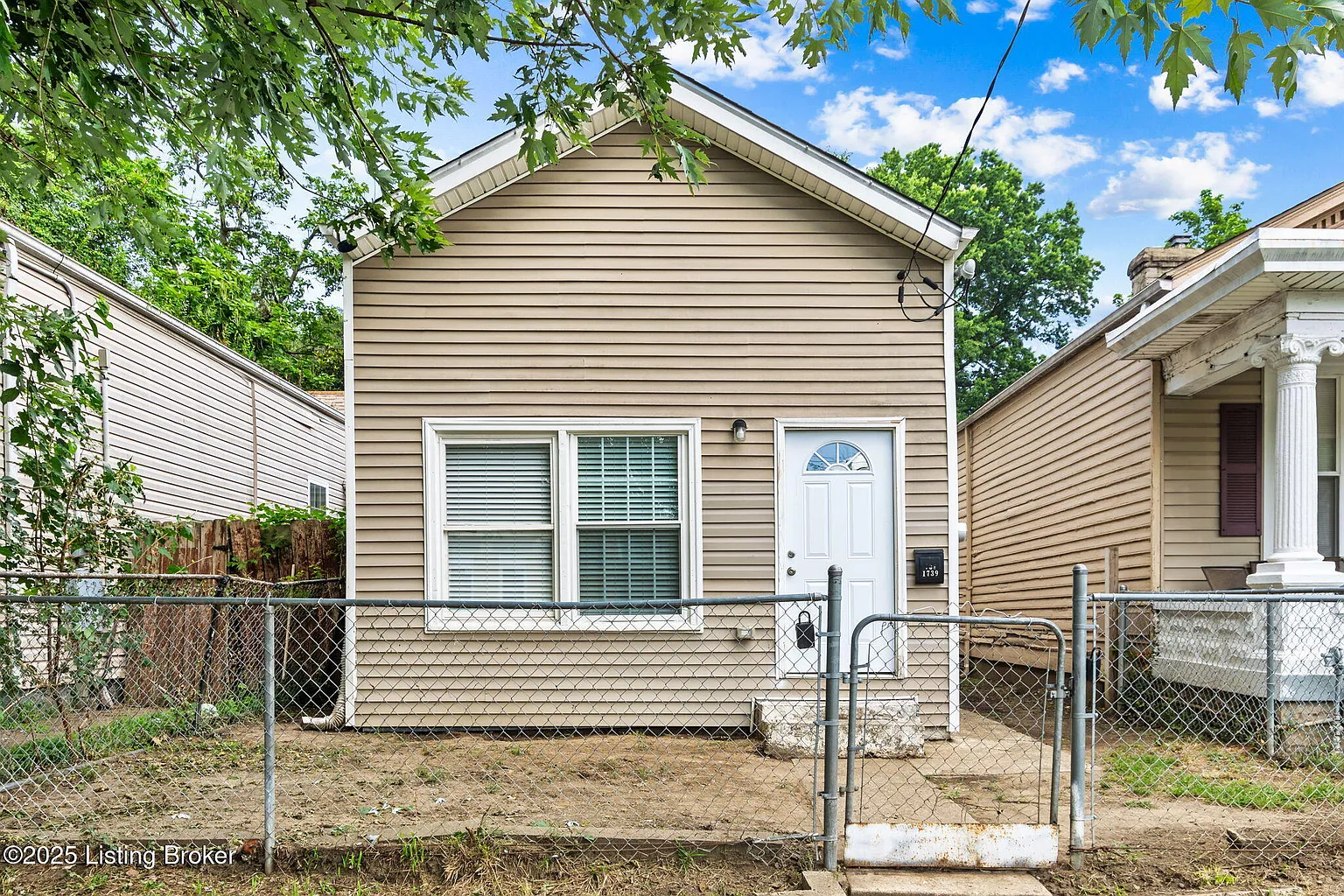 1739 Dumesnil St photo 1