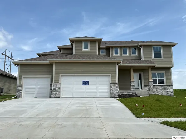 8614 Legacy St, Papillion, NE 68046