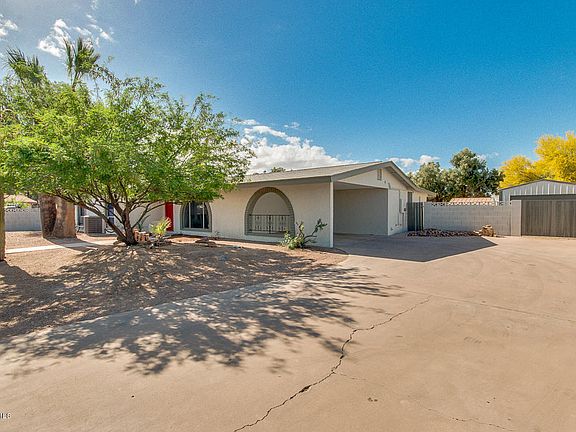3rd image of 1321 E Encanto St