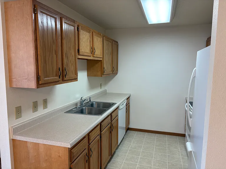 705 Bruce Ct #6 — Photo 4