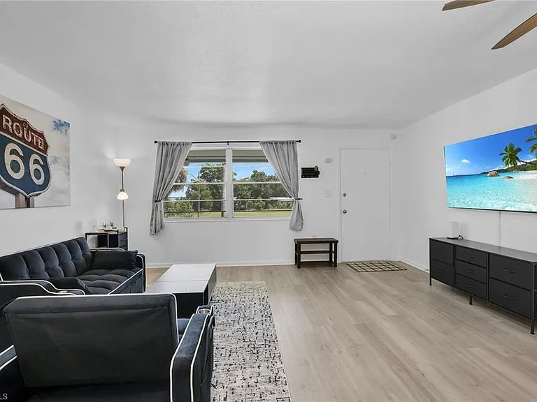 3225 E Riverside Dr — Photo 1