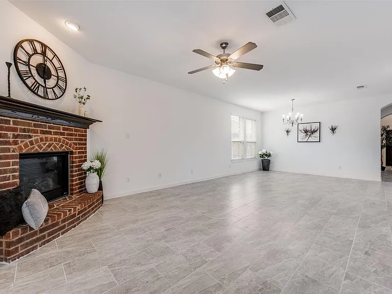 1728 Heron Way — Photo 9