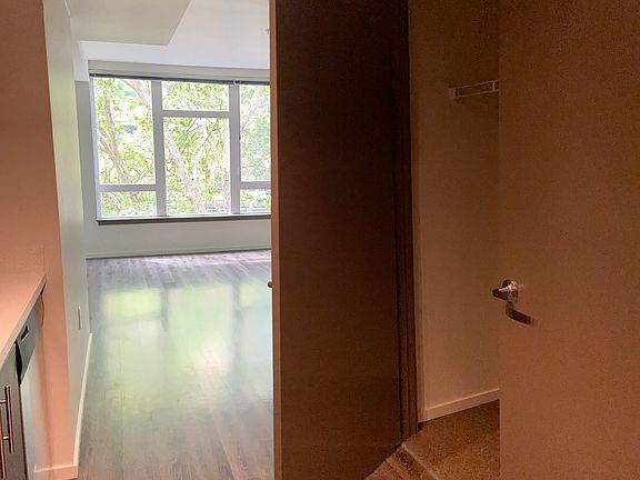 4th image of 204 5th Ave N #402