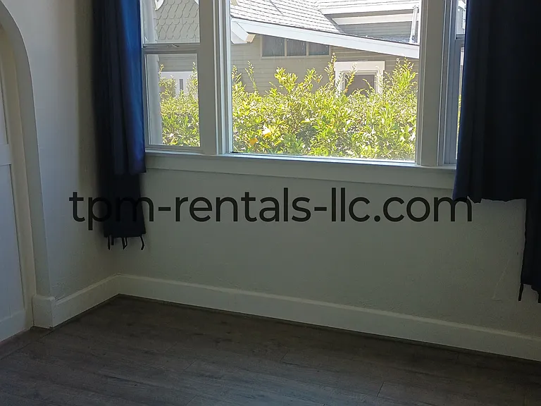 469 N 3rd Ave #C — Photo 14