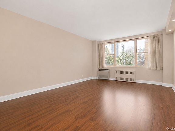 4th image of 12 Old Mamaroneck Road #4L