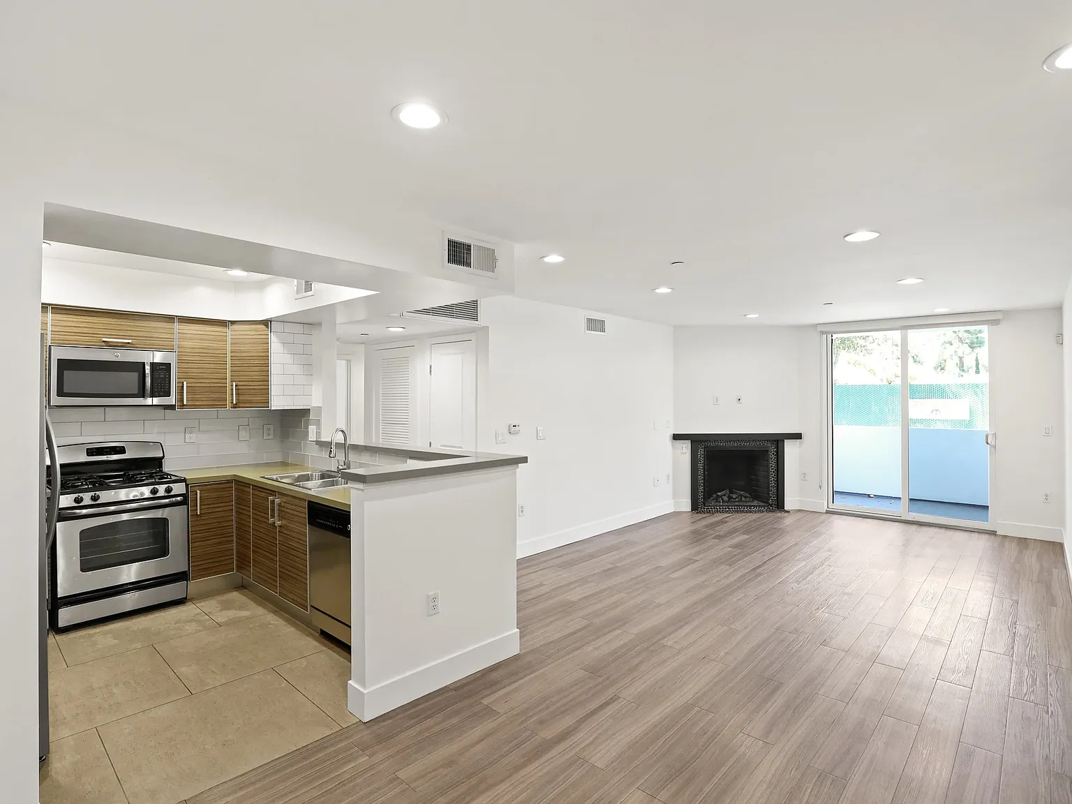2 bed, 1100 sqft, $3,895 — Photo 4