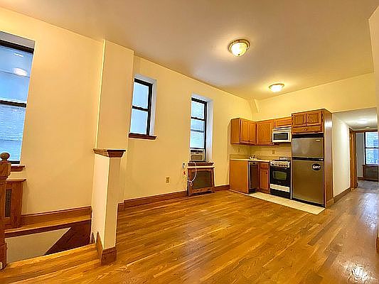 5th image of 244 W 109th St #1C1