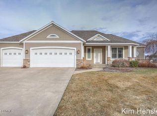 13015 Woodrush Dr, Grand Haven, MI 49417