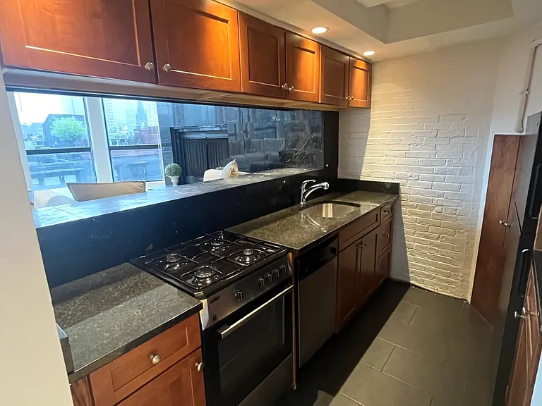 115 Beacon St — Photo 16