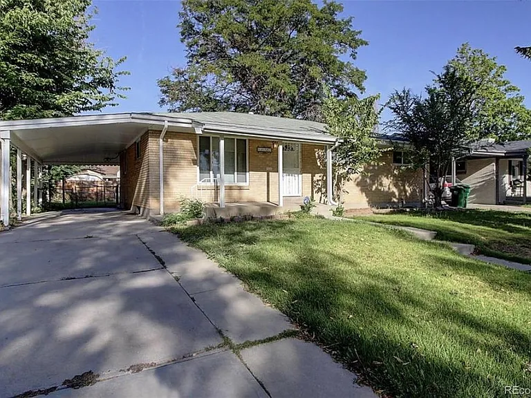 1385 Salem St — Photo 1