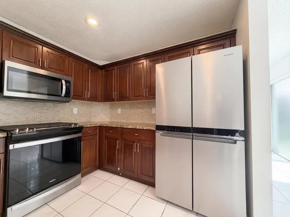 73 Gables Boulevard, Weston, FL 33326