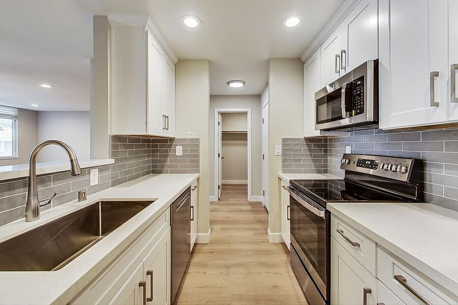 1st image of 725 Cowper St APT 23