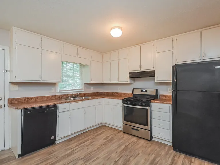 1589 Cherry Hill Ln SW — Photo 9