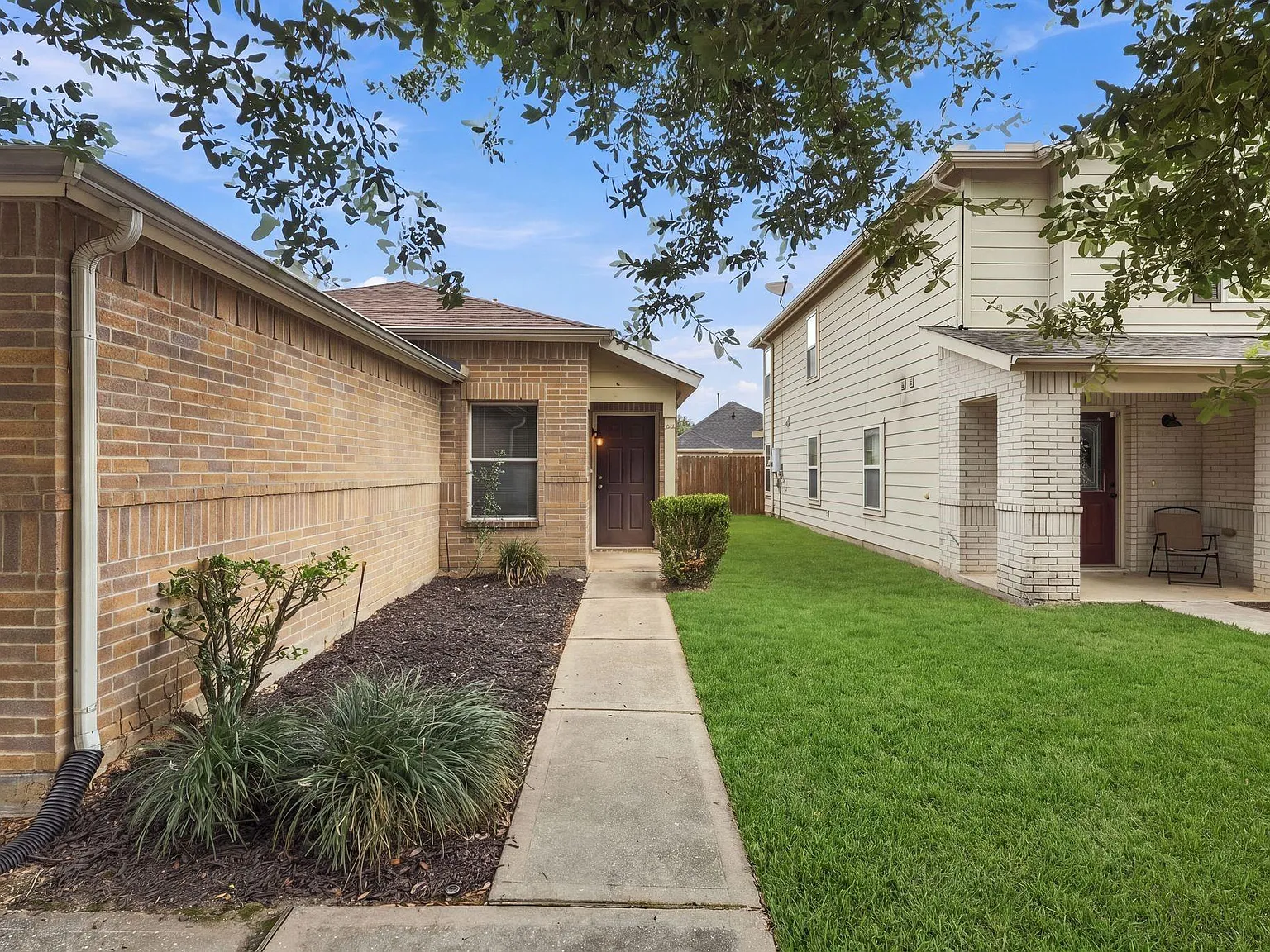 3 bed, 2.0 bath, 1352 sqft, $1,950 — Photo 3