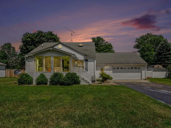 728 Ohio Ave, Fremont, MI 49412