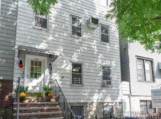 574 Leonard St, Brooklyn, NY 11222