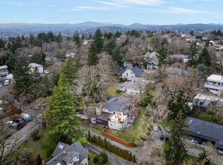3511 Salsbury Way, Saanich, BC V8P 3K7