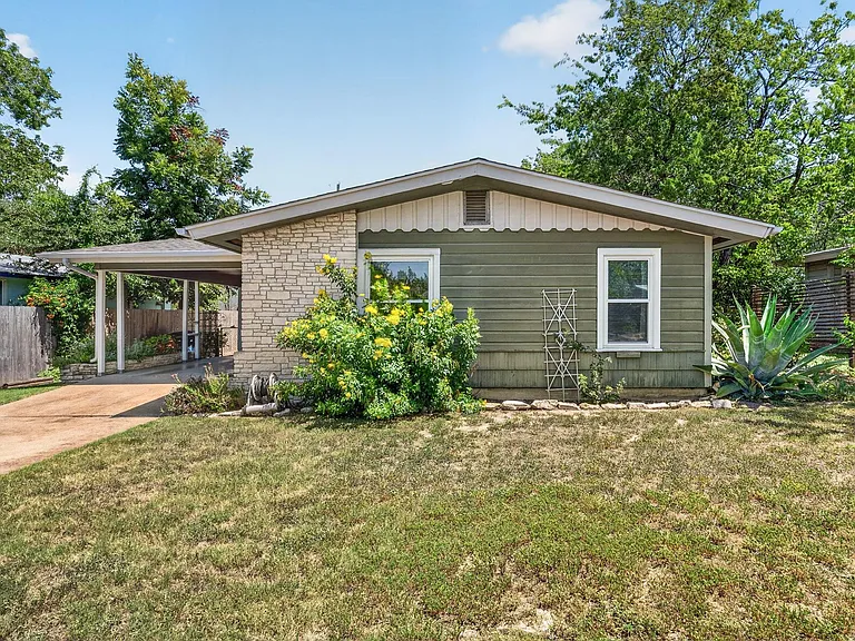 200 E Skyview Rd — Photo 1