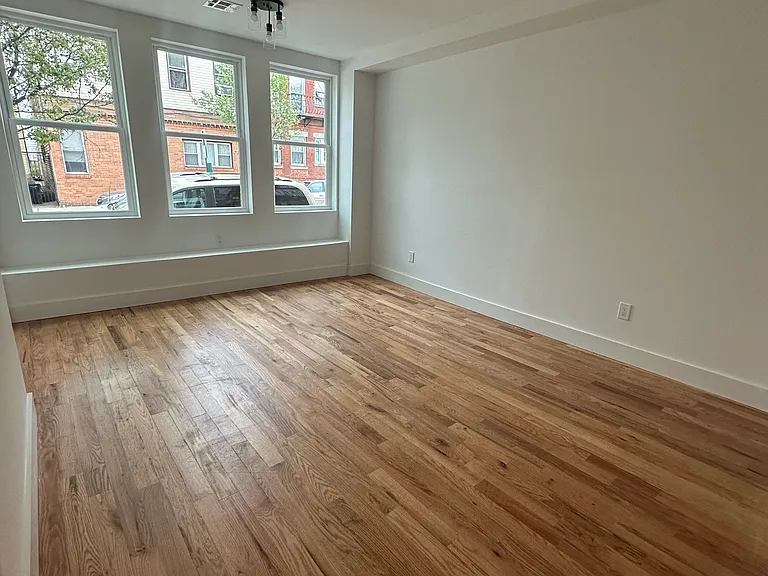 2500 West St #1F — Photo 2