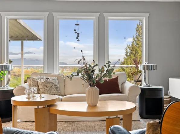 46455 Uplands Rd, Chilliwack, BC V2R 4W1