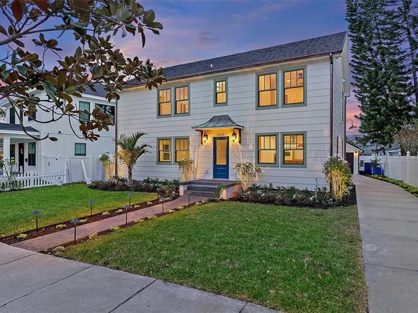 2410 Woodlawn Cir E, Saint Petersburg, FL 33704