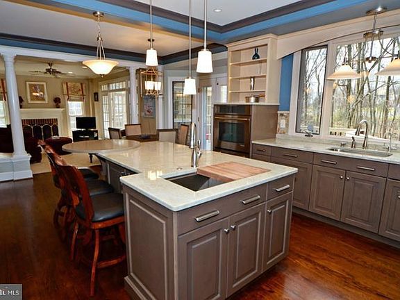 5th image of 1008 Kimberly Pl