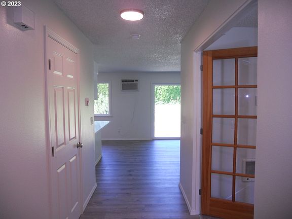 5th image of 812 NW 132nd St APT D