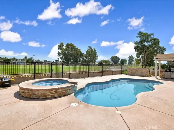 1428 Pepper Tree Dr, Hemet, CA 92545