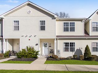 4 Daremy Cir, Medford, NY 11763