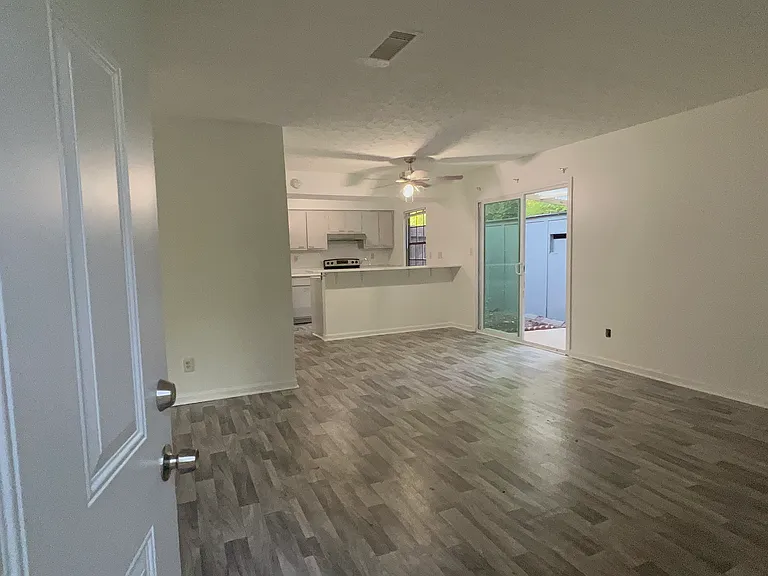 2626 Terrace Pkwy — Photo 5