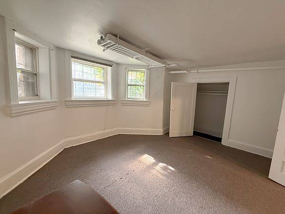 5th image of 2529 N Orchard St #G
