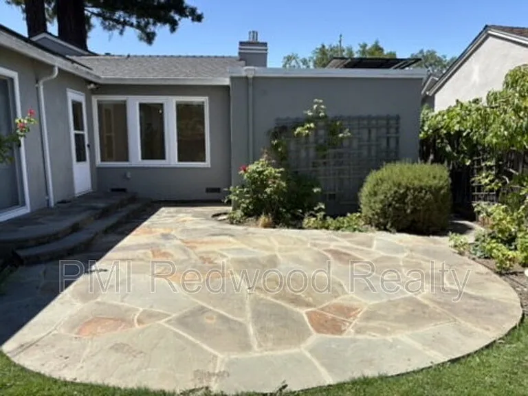 855 15th Ave — Photo 22