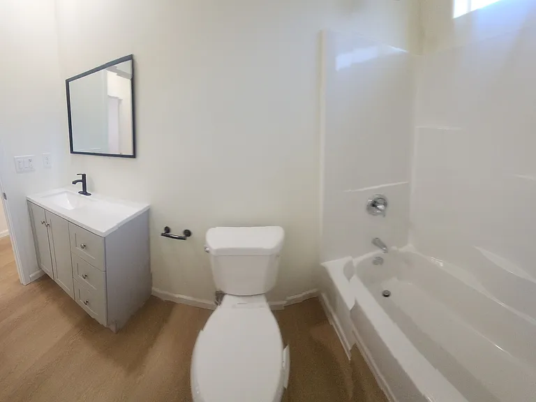 556 W Foothill Blvd — Photo 28