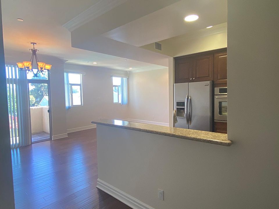 1st image of 4440 Vantage Ave APT 106